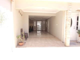 Foto 3 de Amplia Casa en Venta, Sector Colegio Borja, Cuenca