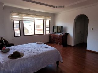 Foto 14 de Amplia Casa en Venta, Sector Colegio Borja, Cuenca