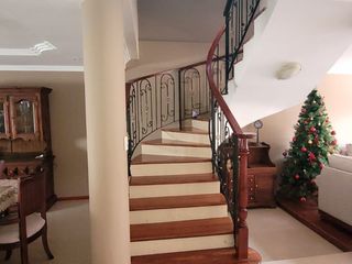 Foto 9 de Amplia Casa en Venta, Sector Colegio Borja, Cuenca