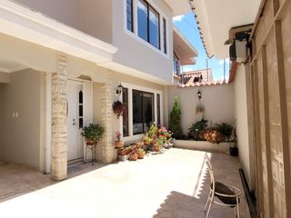 Foto 2 de Amplia Casa en Venta, Sector Colegio Borja, Cuenca