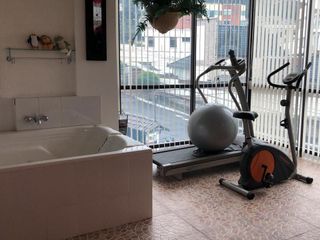 Foto 26 de VENDO CASA ESQUINERA CON AMPLIOS ESPACIOS EN LA URBANIZACION EL CONDADO 496 METROS DE CONSTRUCCION