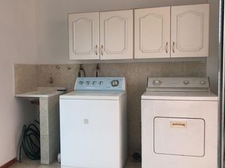 Foto 38 de VENDO CASA ESQUINERA CON AMPLIOS ESPACIOS EN LA URBANIZACION EL CONDADO 496 METROS DE CONSTRUCCION