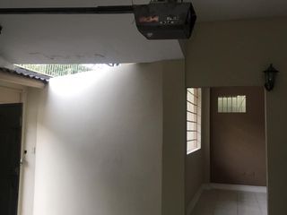 Foto 2 de CASA EN ALQUILER CON USO DE SUELO COMERCIAL EN KENNEDY NORTE