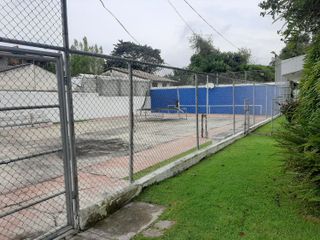 CASA EN VENTA AVENIDA ILALO VALLE DE LOS CHILLOS 768 m2 DE CONSTRUCCIÓN TOTAL