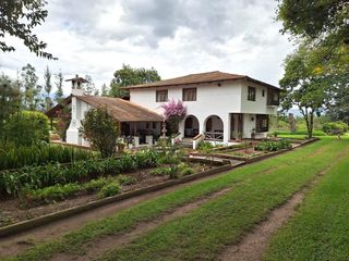 Foto 1 de Casa 728 m2. + Terreno 12 Hectáreas + Piscina  (Sector Yaruquí)