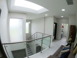 Foto 14 de C104 - Venta Casa en Bellavista 5 dormitorios moderna - Norte Guayaquil