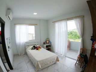 Foto 13 de C104 - Venta Casa en Bellavista 5 dormitorios moderna - Norte Guayaquil