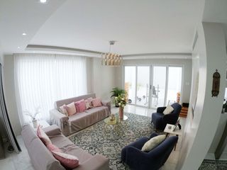 Foto 4 de C104 - Venta Casa en Bellavista 5 dormitorios moderna - Norte Guayaquil