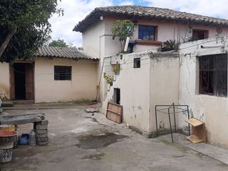 Foto 2 de CHECA, vendo terreno 800m, con casa y local comercial, servicios básicos