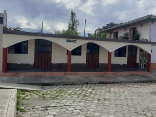 Foto 1 de CHECA, vendo terreno 800m, con casa y local comercial, servicios básicos