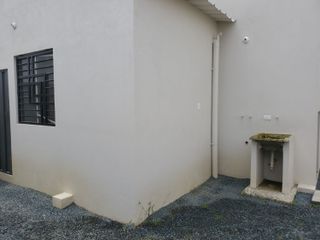 Casa de alquiler en la Urbanización Villa Geranio, Vía a la Costa.