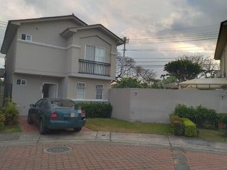 Foto 1 de SE ALQUILA CASA EN CASALAGUNA - AV. LEON FEBRESCORDERO