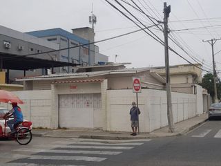Foto 14 de Venta de casa esquinera en Mirtos 902 e Higueras en Urdesa Guayaquil, importante corredor comercial.