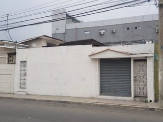 Foto 8 de Venta de casa esquinera en Mirtos 902 e Higueras en Urdesa Guayaquil, importante corredor comercial.