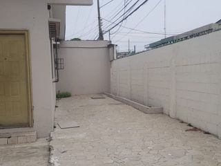 Foto 6 de Venta de casa esquinera en Mirtos 902 e Higueras en Urdesa Guayaquil, importante corredor comercial.