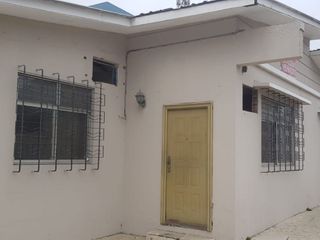 Foto 3 de Venta de casa esquinera en Mirtos 902 e Higueras en Urdesa Guayaquil, importante corredor comercial.