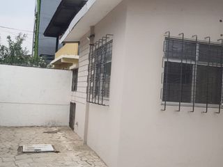 Foto 2 de Venta de casa esquinera en Mirtos 902 e Higueras en Urdesa Guayaquil, importante corredor comercial.