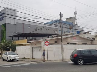 Foto 1 de Venta de casa esquinera en Mirtos 902 e Higueras en Urdesa Guayaquil, importante corredor comercial.