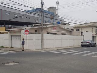 Foto 4 de Venta de casa esquinera en Mirtos 902 e Higueras en Urdesa Guayaquil, importante corredor comercial.