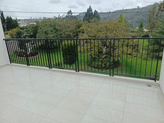 CASA EN VENTA EN EXCLUSIVO CONDOMINIO EN AMBATO