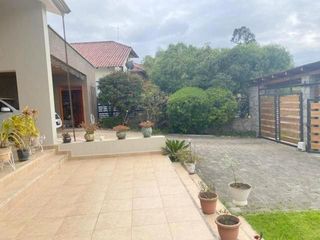 Foto 12 de Flamante villa en venta de una planta Urb. Privada Challuabamba con 1.260m2T