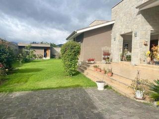 Foto 3 de Flamante villa en venta de una planta Urb. Privada Challuabamba con 1.260m2T