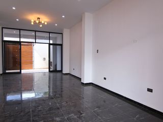 Foto 4 de LINDA CASA DE DOS PISOS CON AZOTEA EN VENTA - URB. BOULEVARD PARK PLAZA -CASTILLA-PIURA