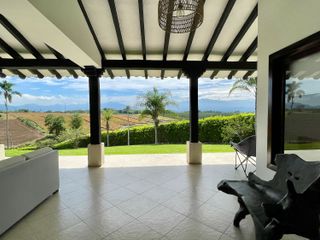 Majestuosa casa campestre con piscina con majestuosa vista en Cerritos Condominio Campestre con un terreno de 13.000 m2. Pereira - Co