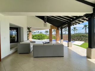 Majestuosa casa campestre con piscina con majestuosa vista en Cerritos Condominio Campestre con un terreno de 13.000 m2. Pereira - Co