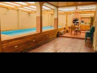 Casa con piscina de venta en Cuenca Av Remigio Tamariz
