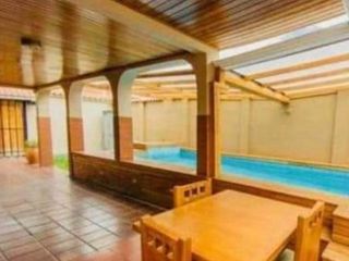 Casa con piscina de venta en Cuenca Av Remigio Tamariz