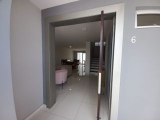 Casa en venta en Ibarra, 213m2, 3 dormitorios con baño privado, con patio, en Conjunto privado y seguro