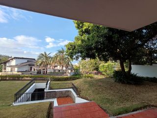 Casa en Venta $450.000 / Arriendo $2.000 - Cumbayá Miravalle 2 Urbanizacion Cerrada, Independiente
