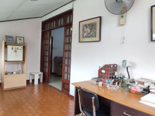 En venta amplia casa en Cdla. Los Almendros - av. Domingo Comín