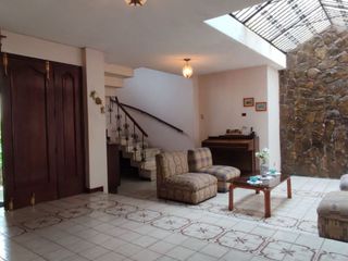 En venta amplia casa en Cdla. Los Almendros - av. Domingo Comín