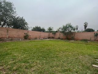 SE VENDE CASA COMO TERRENO EN AV. EL PARQUE, LA PLANICIE, LA MOLINA