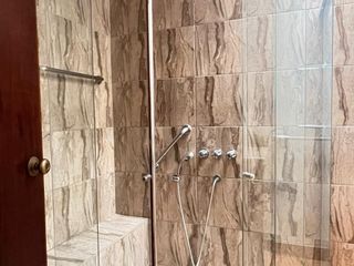 SE VENDE CASA COMO TERRENO EN AV. EL PARQUE, LA PLANICIE, LA MOLINA