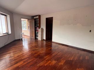 SE VENDE CASA COMO TERRENO EN AV. EL PARQUE, LA PLANICIE, LA MOLINA