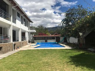 Foto 5 de VENDO CASA CON PISCINA EN URB. PRIVADA CUMBAYA (Sector Colegio Menor)