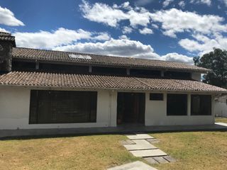 Foto 21 de VENDO CASA CON PISCINA EN URB. PRIVADA CUMBAYA (Sector Colegio Menor)