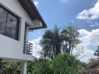Foto 4 de VENDO CASA CON PISCINA EN URB. PRIVADA CUMBAYA (Sector Colegio Menor)