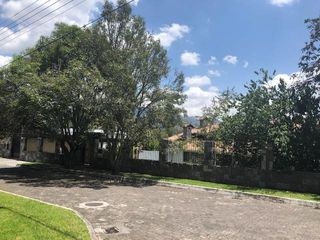 Foto 13 de VENDO CASA CON PISCINA EN URB. PRIVADA CUMBAYA (Sector Colegio Menor)