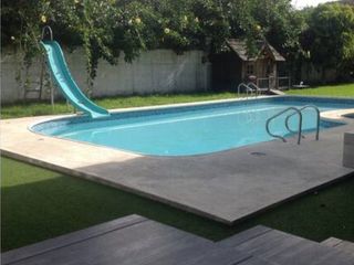 Foto 1 de VENDO CASA CON PISCINA EN URB. PRIVADA CUMBAYA (Sector Colegio Menor)
