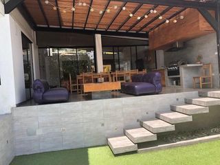 Foto 9 de VENDO CASA CON PISCINA EN URB. PRIVADA CUMBAYA (Sector Colegio Menor)