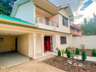 Casa de Venta, Sector Av. Conquistadores, Cuenca.