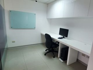 Vendo Linda y multifuncional Oficina en Centro Empresarial Benavides en Surco