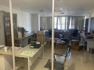 Renta de Edificio Amoblado con Oficinas Cerca a La Fabril S. A. Hospital Iess, Manta