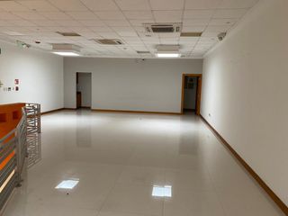 Local Comercial - Seguridad y Parqueaderos