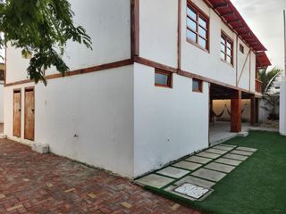 Foto 4 de ENCANTADORA CASA EN VENTA A 20 METROS DE LA PLAYA CON VISTA AL MAR EN CRUCITA