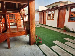 Foto 2 de ENCANTADORA CASA EN VENTA A 20 METROS DE LA PLAYA CON VISTA AL MAR EN CRUCITA